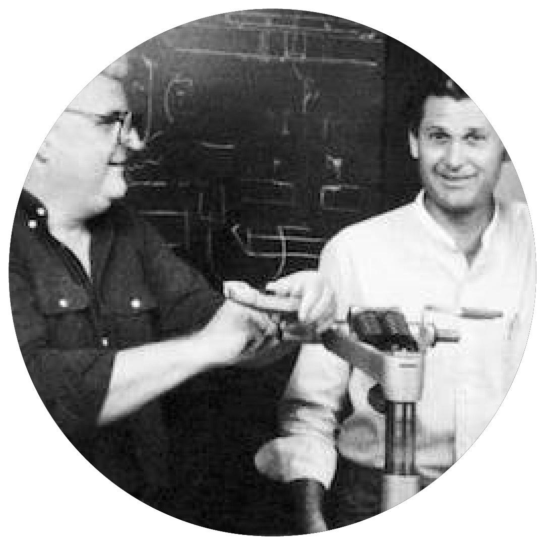 svg+xml;charset=utf em Tradesign HermanMiller Bill Stumpf e Don Chadwick