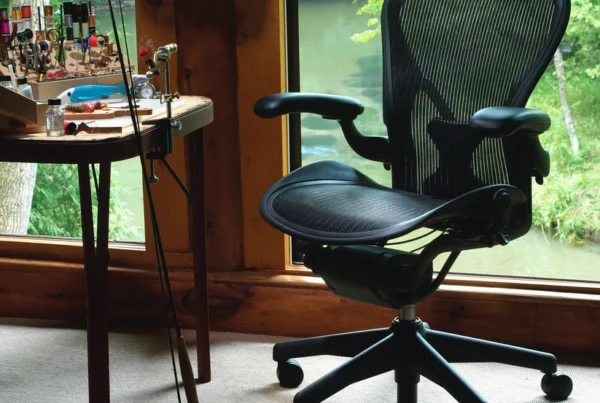 home office perfeito com cadeira ergonômica Herman Miller