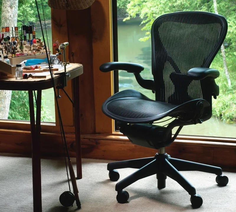 full 1 em Como Montar o Home Office Perfeito em 2026: Guia Completo de Ergonomia e Design home office perfeito com cadeira ergonômica Herman Miller